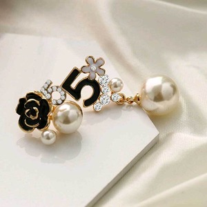 黒バラナンバーピアス