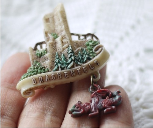 アルプス　スーベニール チロルブローチ　 DRACHENFELS
