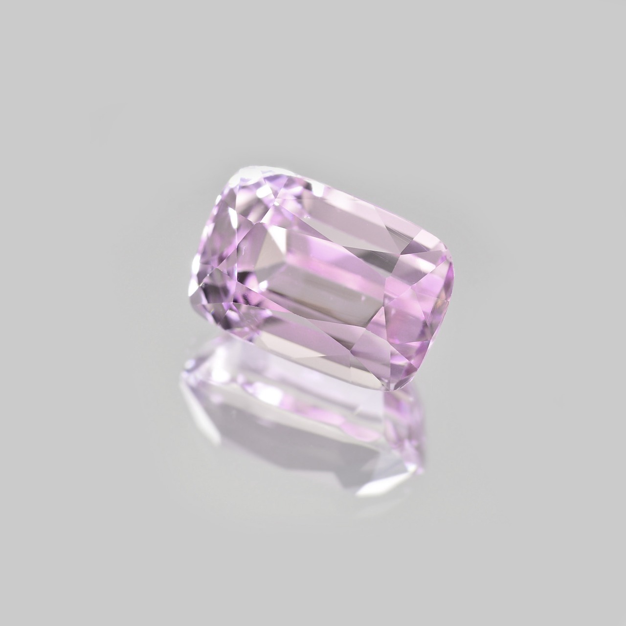 ソ付 クンツァイト 3.052ct クッションカット