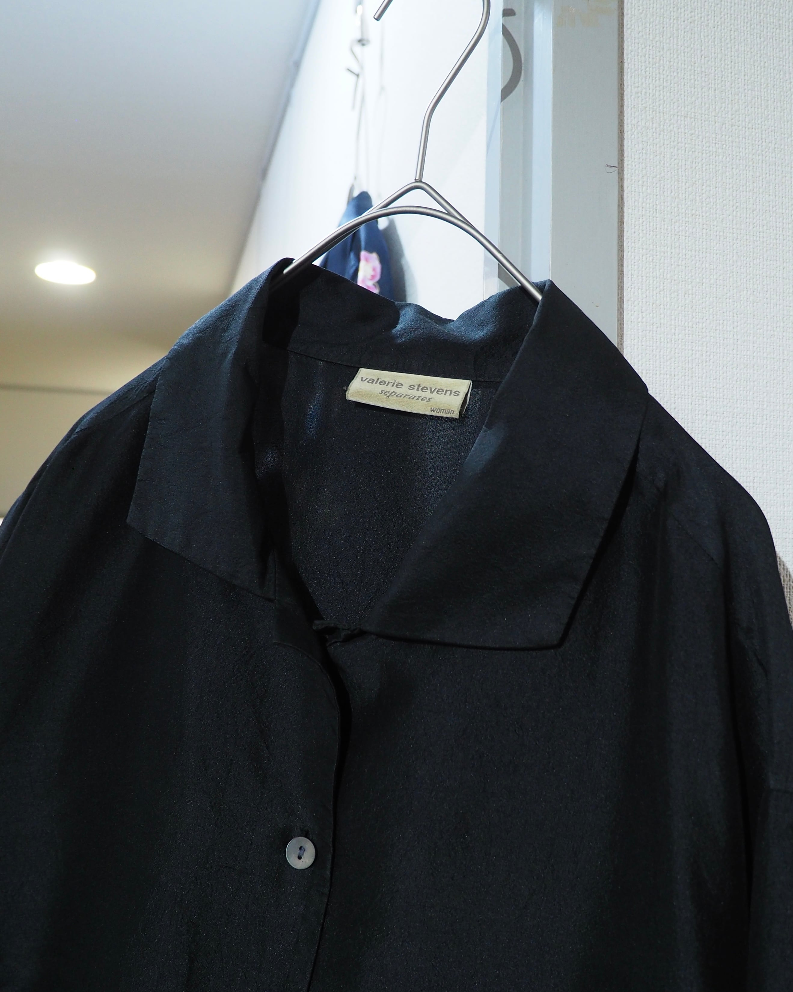 Black Glossy × Wrinkles processing vintage Over silhouette Silk shirt