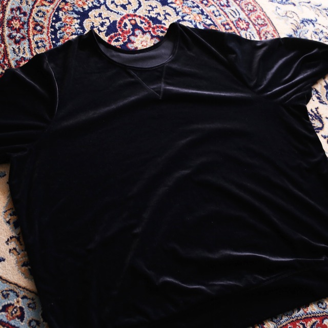 black velour big silhouette pullover