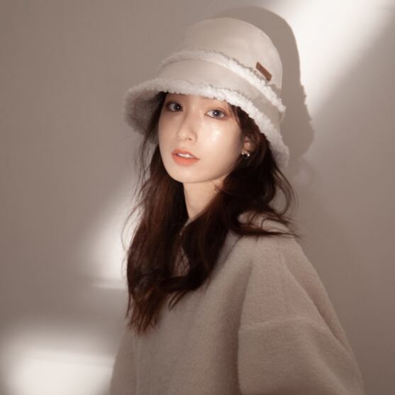Bucket Hat Boa Reversible 帽子 小物 バケットハット バケハ ボア モコモコ ふわふわ リバーシブル カジュアル トレンド 人気 オシャレ シンプル 無地 2色展開 ベージュ ブラック 大人 可愛い きれいめ お出かけ 普段使い デート レジャー 旅行 秋 冬
