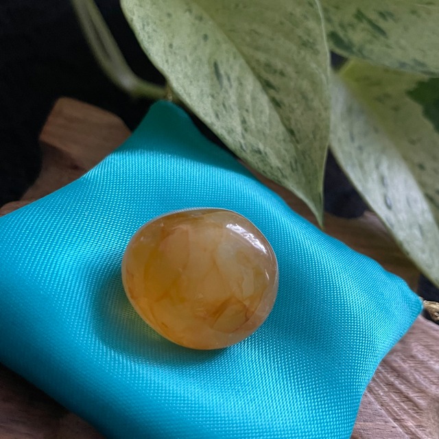 ゴールデンヒーラークォーツ　タンブル緑