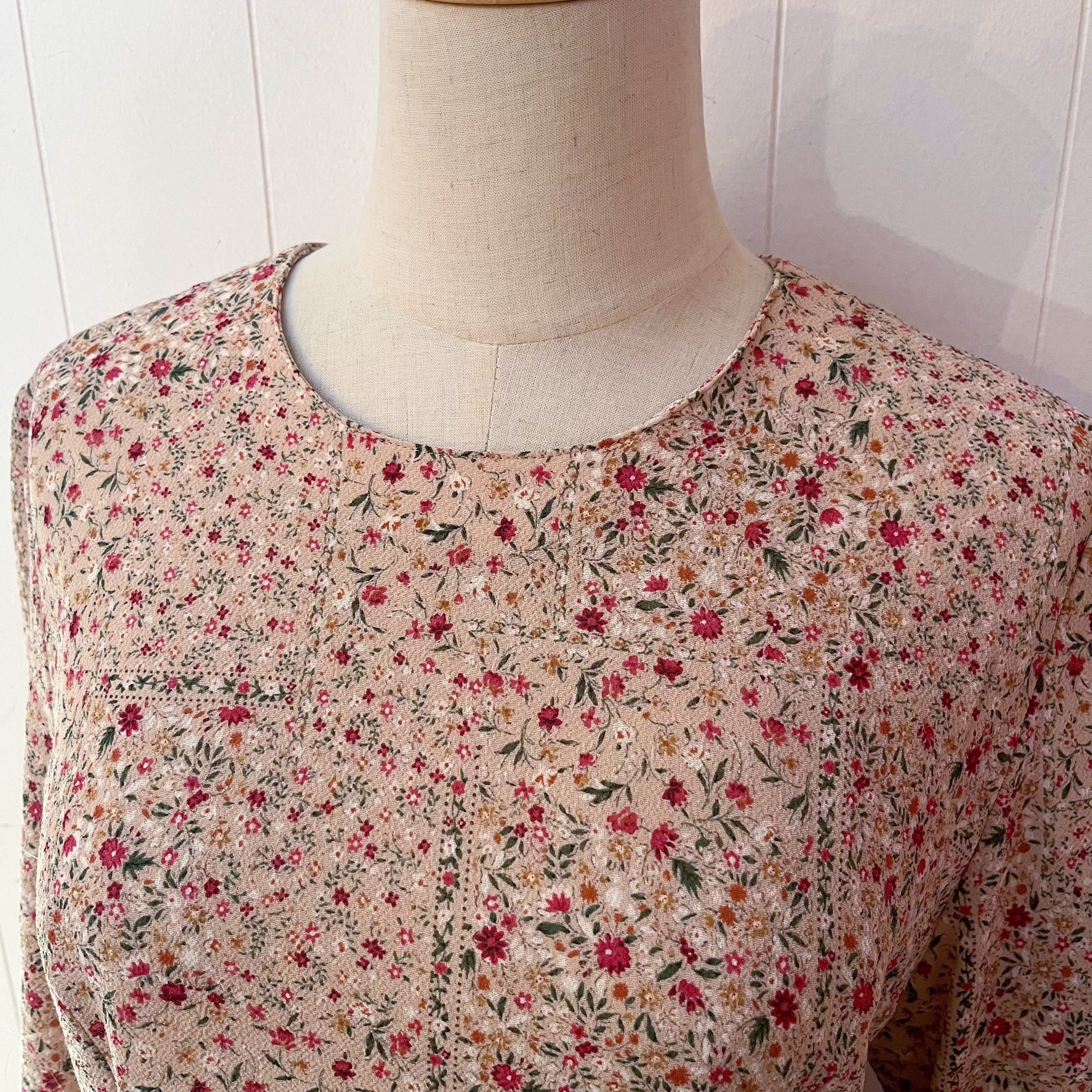 flower dot line slit cuff one-piece