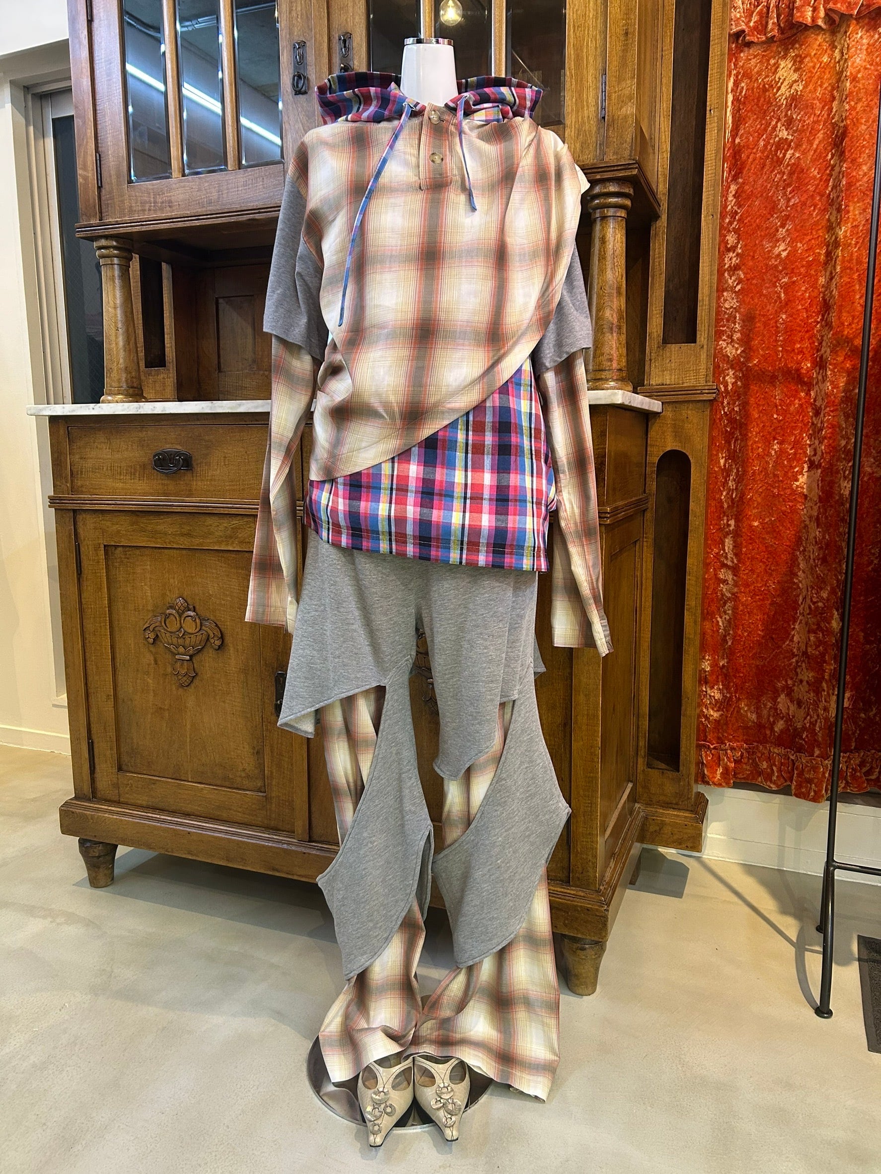 STRONGTHE lifted hoodie