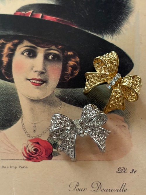 輸入デザインブローチ Ruban リボン シルバー／ゴールド 26mm×23mm アクセサリー ハンドメイドパーツ デコレーション材