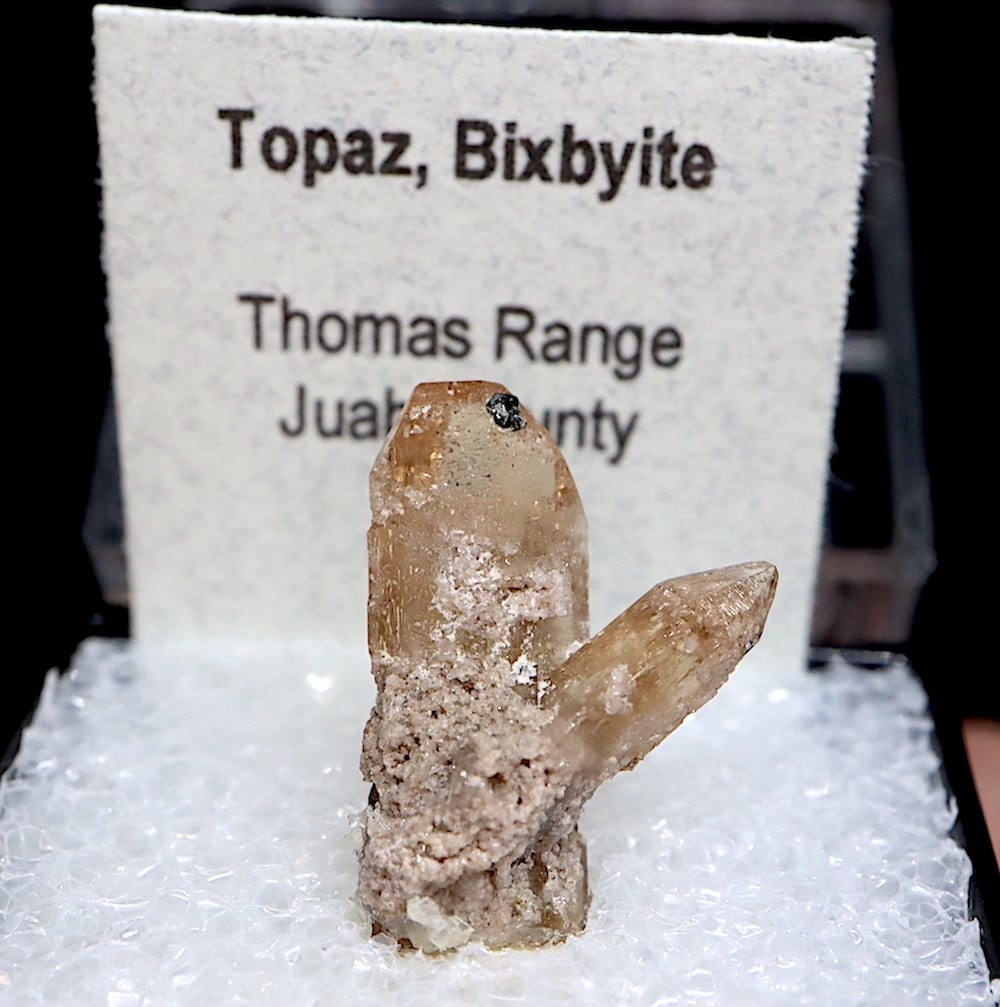 ユタ州産 トパーズ ビクスビーバイト ケース入り  原石 標本 TZ128 鉱物　パワーストーン　天然石