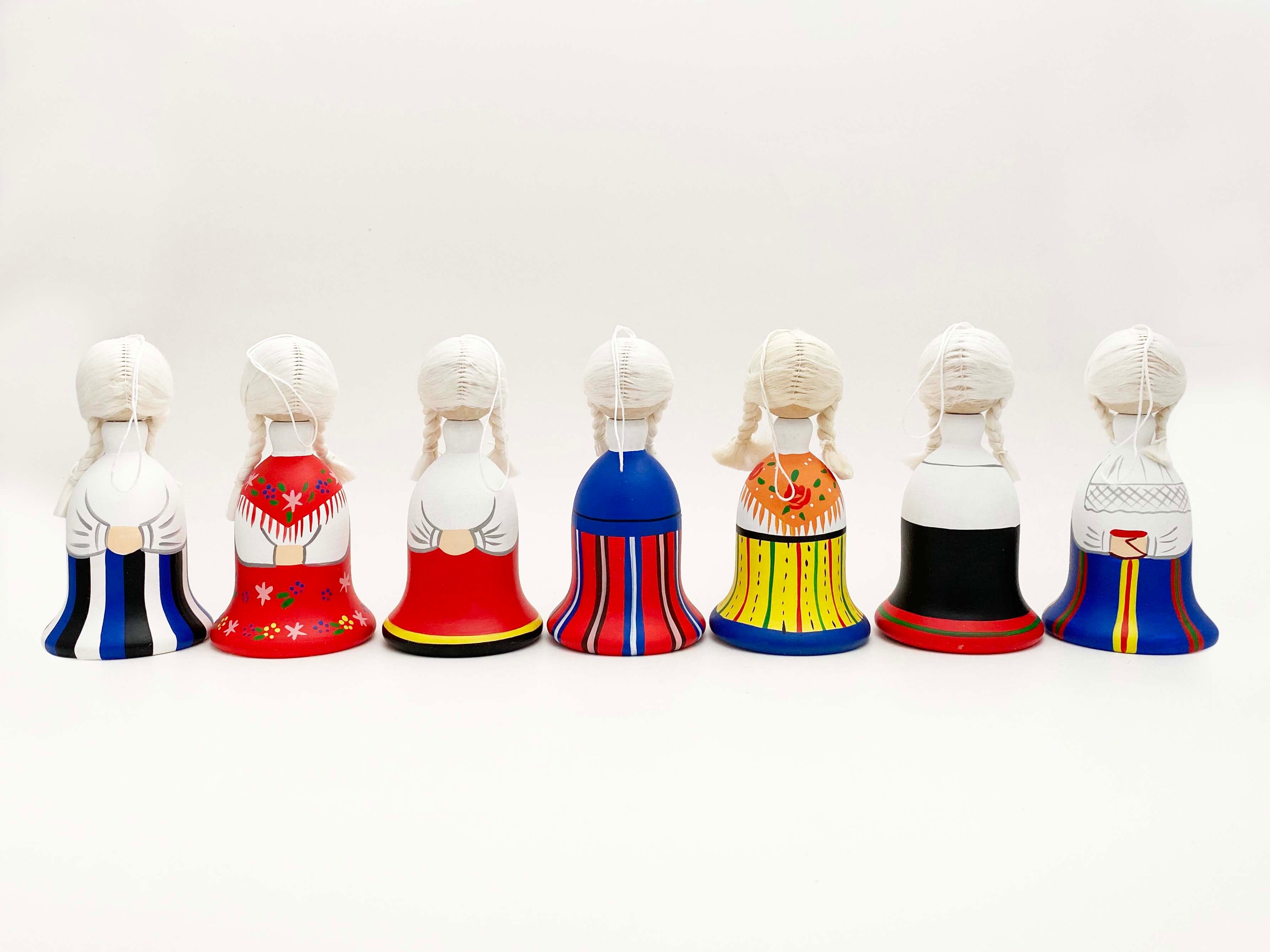 エストニア人形　民族衣装を着たこけしベル