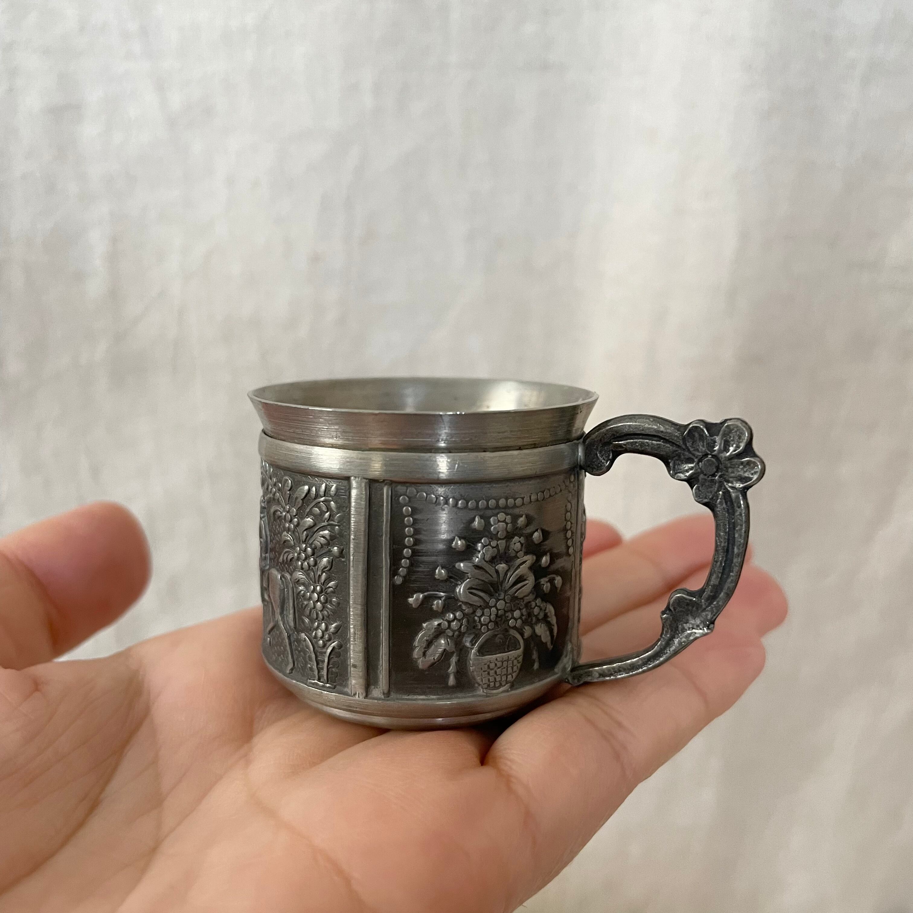 乗馬と花かごのミニカップ