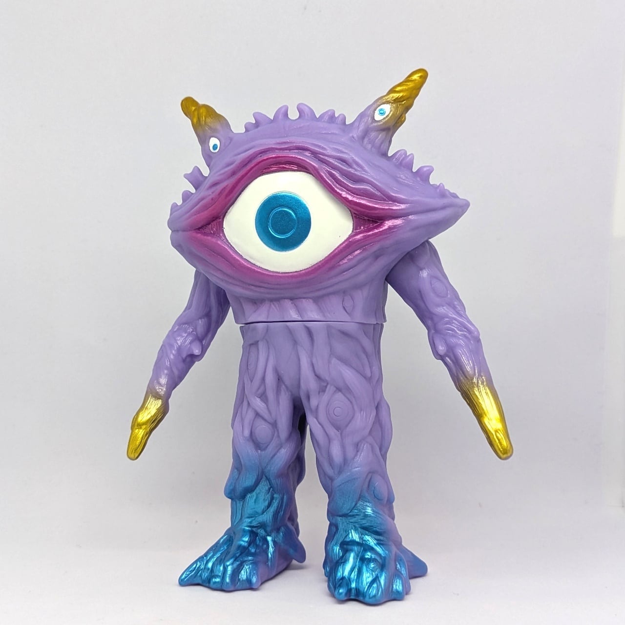 PPIH限定】KAIJU COLORS ガンQ | 今でも見えてる！ ウルトラの星