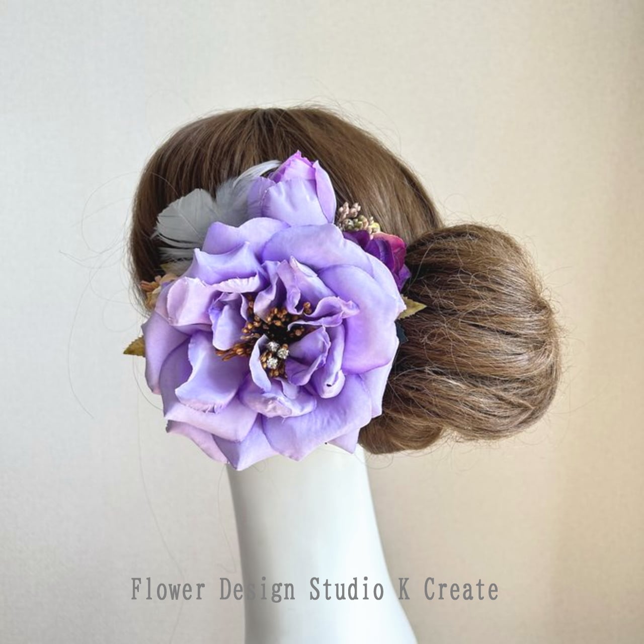 ラベンダー色の大輪の薔薇のヘアクリップ 紫 パープル ラベンダー色
