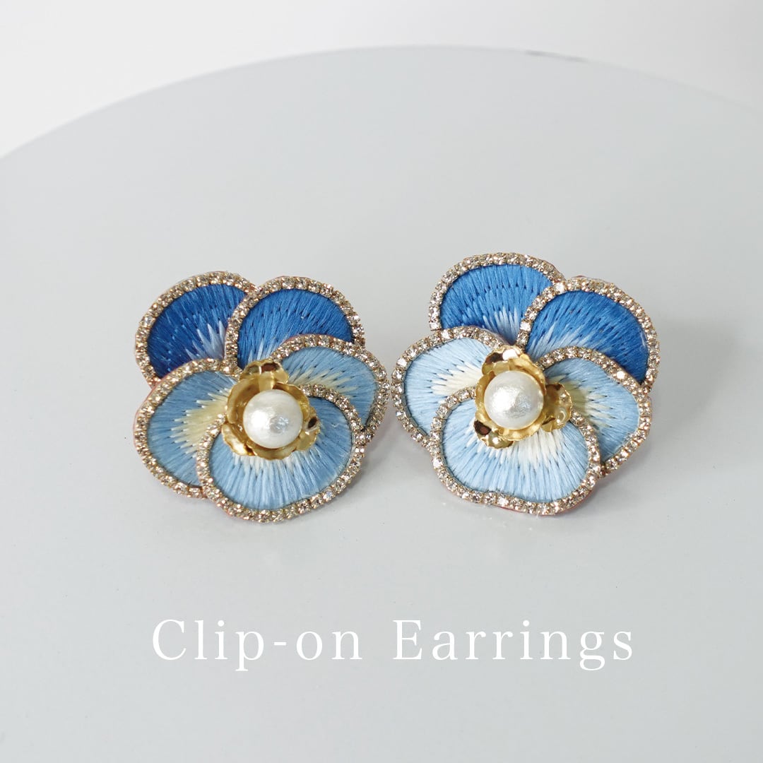 【青パンジー】イヤリング/【Blue Pansy】Clip-on Earrings with Japanese Embroidery