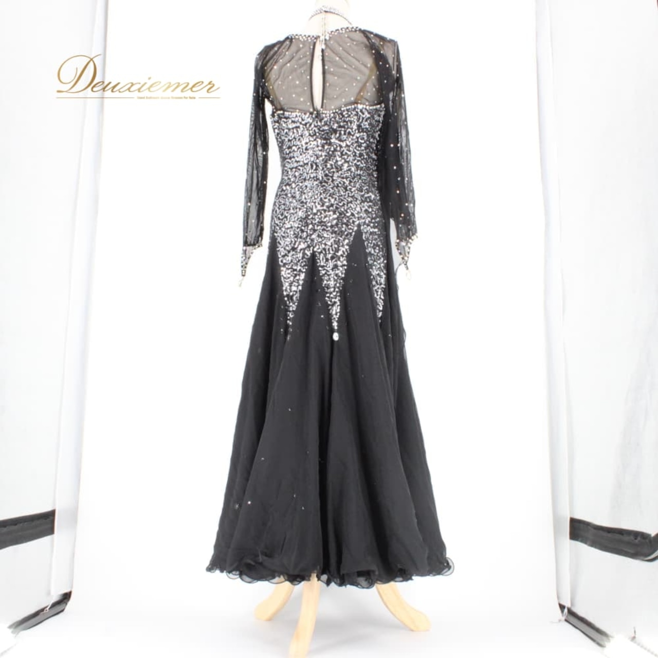 社交ダンス 衣装 スタンダード ドレス ワンピース パーティドレス レディース Sekine ブラック系 シルバー系 黒 長袖 レース チョーカー 華やか スパンコール ラインストーン キラキラ フォーマル 発表会 競技用 演奏会 社交ダンスドレス ラテン 混合 フレアスカート ティアード風 ロング丈 伸縮素材 Lサイズ 11号 ポリエステル ポリウレタン 光沢 ブラックシルバー系 シック エレガント 大人可愛い 9号トルソー参考 素敵 上品