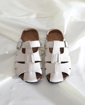 編み込みベルトバックルサンダル