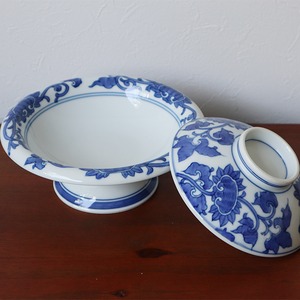 【アウトレット】有田焼　唐草絵高台蓋物