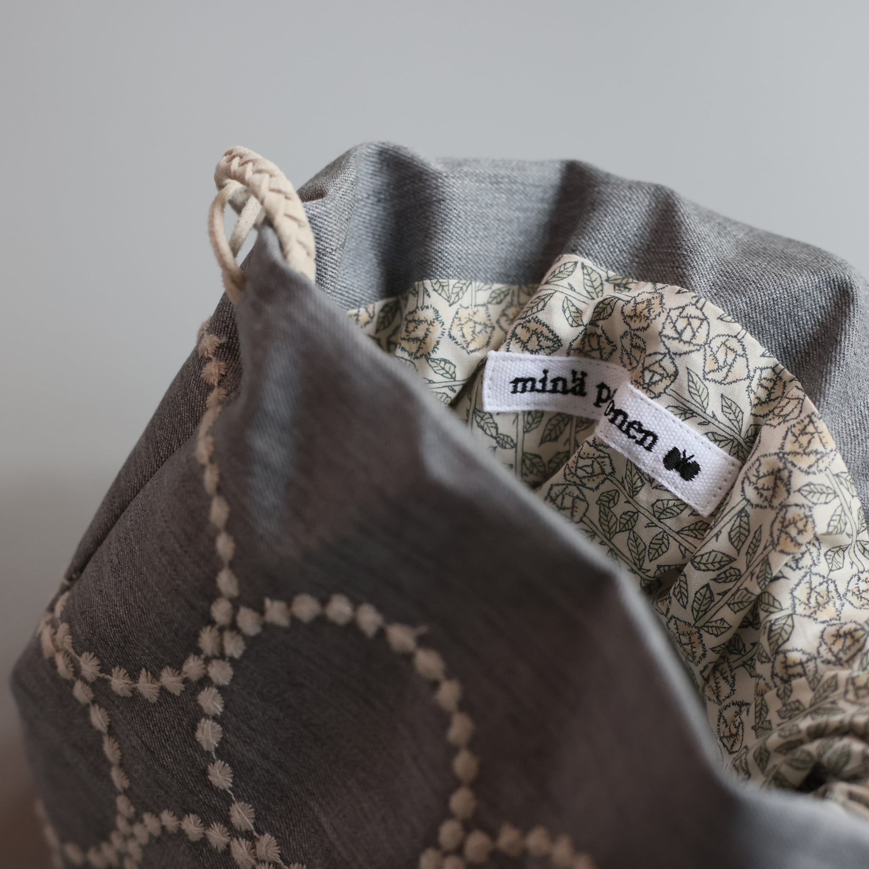 mina perhonen / gem pochette / gray | crecer