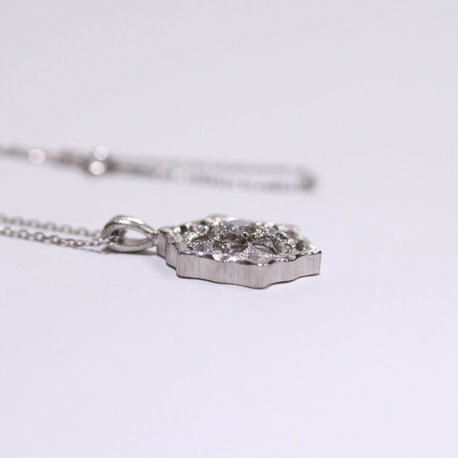 洋彫りヘキサゴンペンダント プラチナ ダイヤモンド | Somm Jewelry