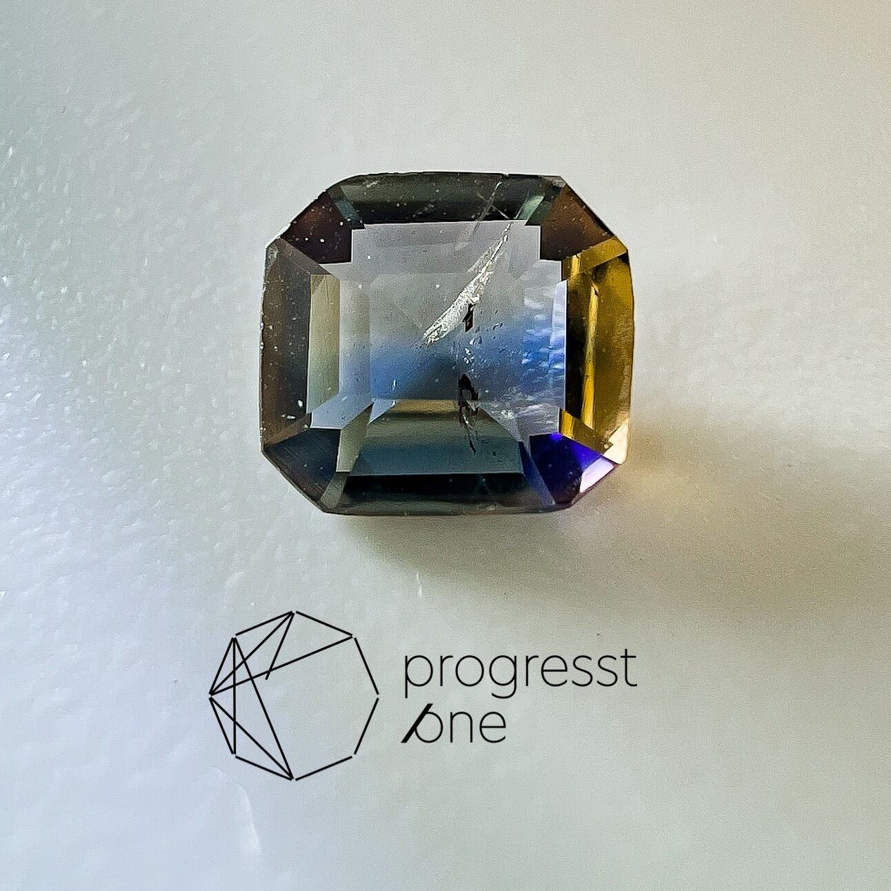 アキシナイト（ブルーティント）0.28ct | progresstone