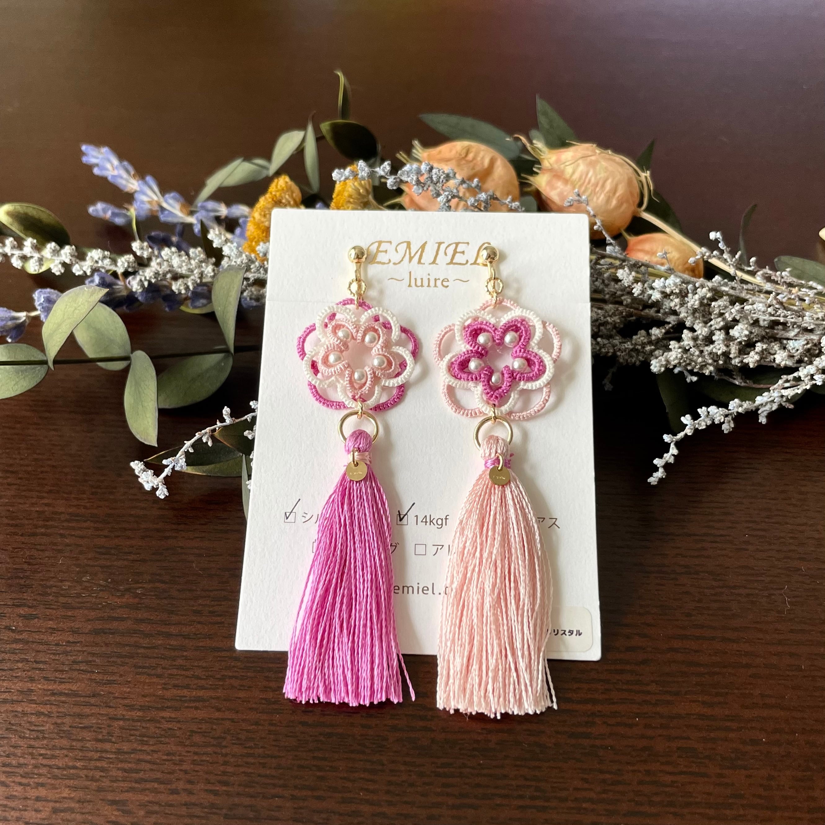 Kibou〜luire〜シルク糸＊白梅・純白・美人祭色レースのタッセルピアス