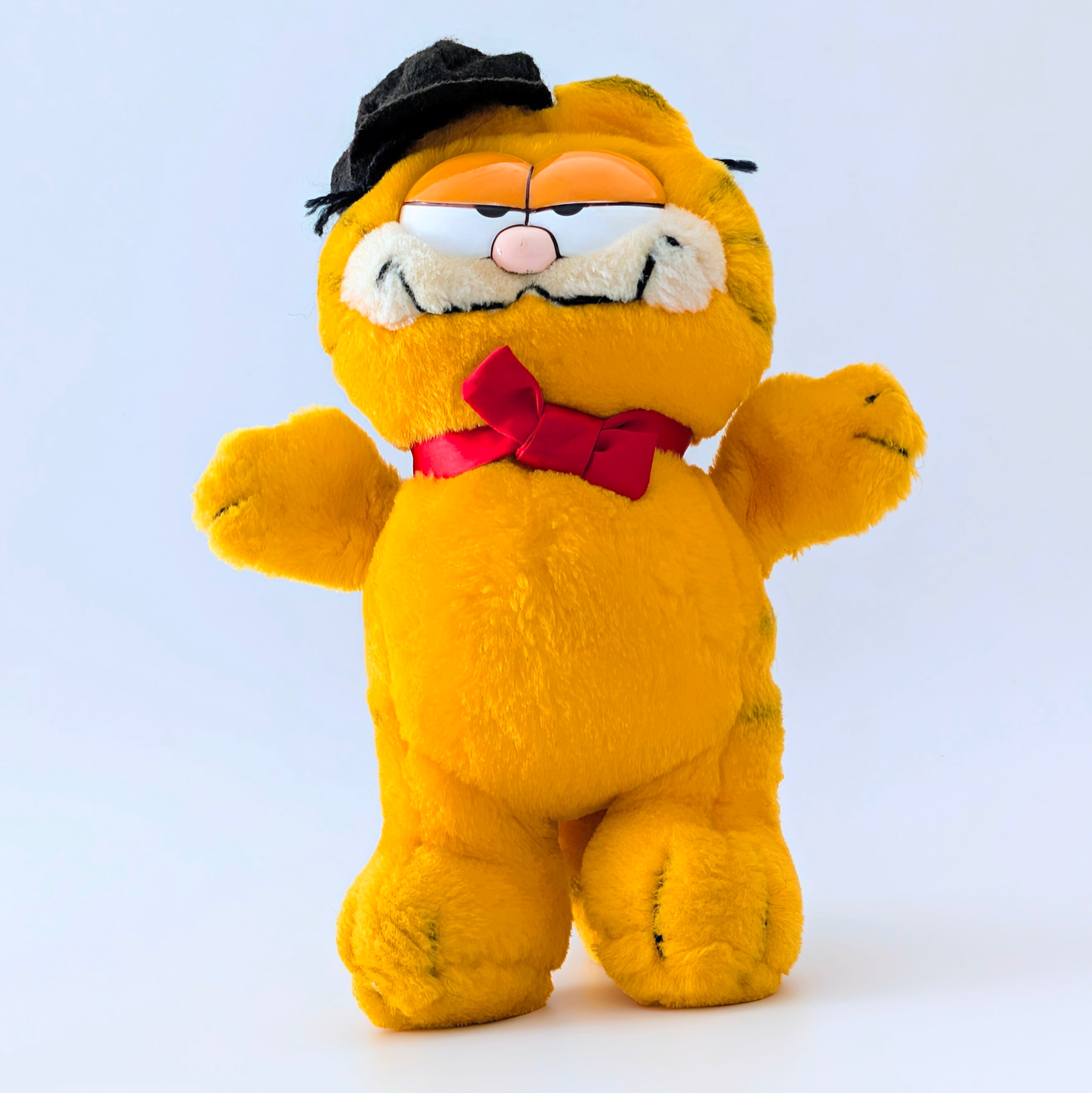 ☆ VINTAGE 1980年代初期 ☆【 Garfield ( ガーフィールド ) 】『 ガーフィールド キャスケット&蝶ネクタイ』ぬいぐるみ / プラッシュ / plush / 1980年代年製 〚アメリカン雑貨 アメトイ〛