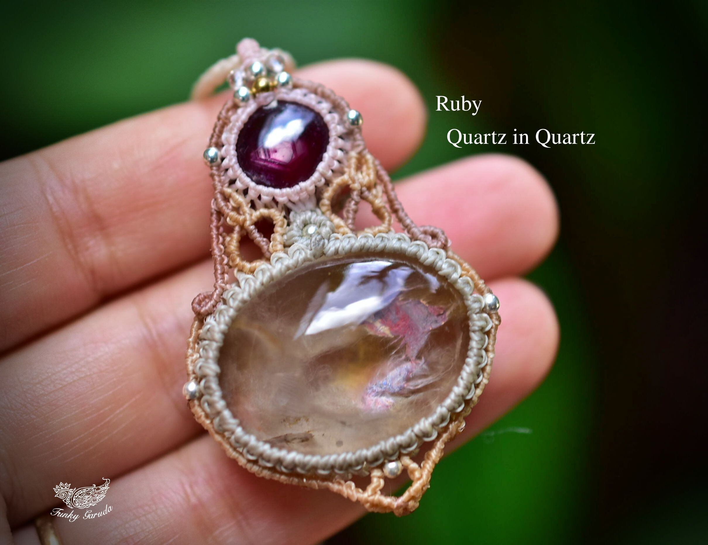 宝石と山の光★高品質ルビー+ピンクガーデンクォーツ マクラメペンダントruby041