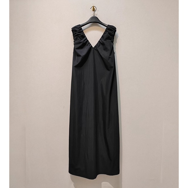 【ギャザーVネックノースリーブフレアマキシワンピース】P01314