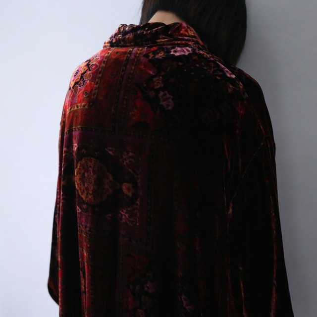 art arabesque full pattern over silhouette velours shirt