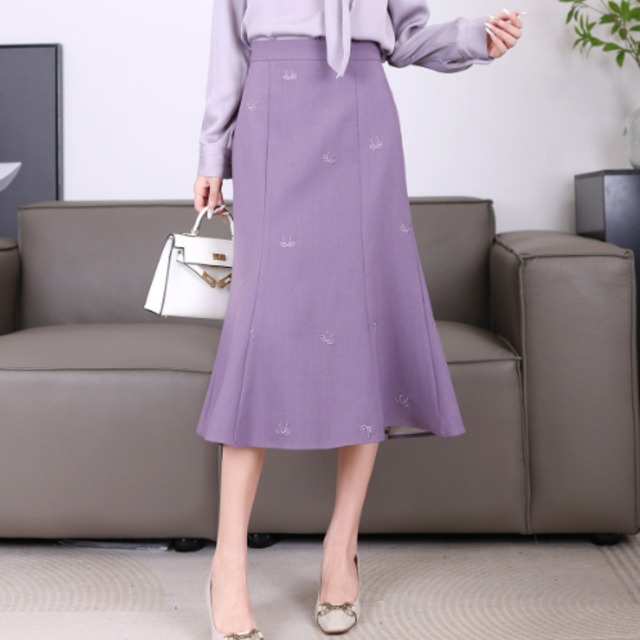 【送料無料】 ロングスカート 3色 春 ミモレ ひざ丈 フレア Aライン ファスナー ハイウエスト 伸縮性 ウエストゴム かわいい 大人可愛い きれいめ カジュアル 大人 上品 おしゃれ お洒落 こなれ感 コンサバ系 ラフ 抜け感 モード系 ガーリー フェミニン 無地 リボン柄 30代 40代 レディース 女性用 ママ服 デート お出かけ お呼ばれ 休日 アウトドア お茶会 女子会 授業参観 誕生日会 着回し 普段使い 美脚 脚長 定番 着痩せ 垢抜け 動きやすい