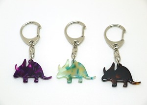 ★恐竜キーホルダー★トリケラトプス　【【メガネ産地福井～メガネ素材で作ったアクセサリー】