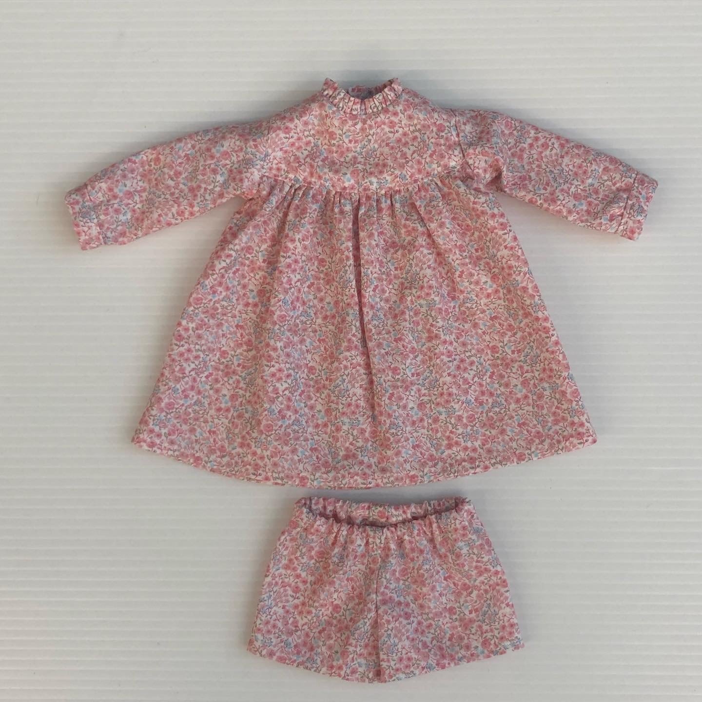 シルビアナッテラ人形 33cm 普及版 シルヴィア・ナッテラ人形：おもちゃ：百町森