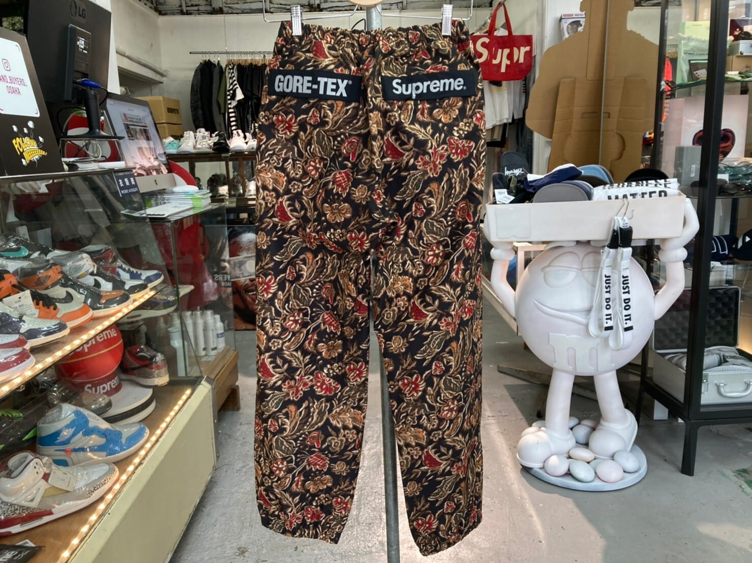Supreme GORE-TEX FLOWER PANT SMALL 280JL1462 | BRAND BUYERS OSAKA