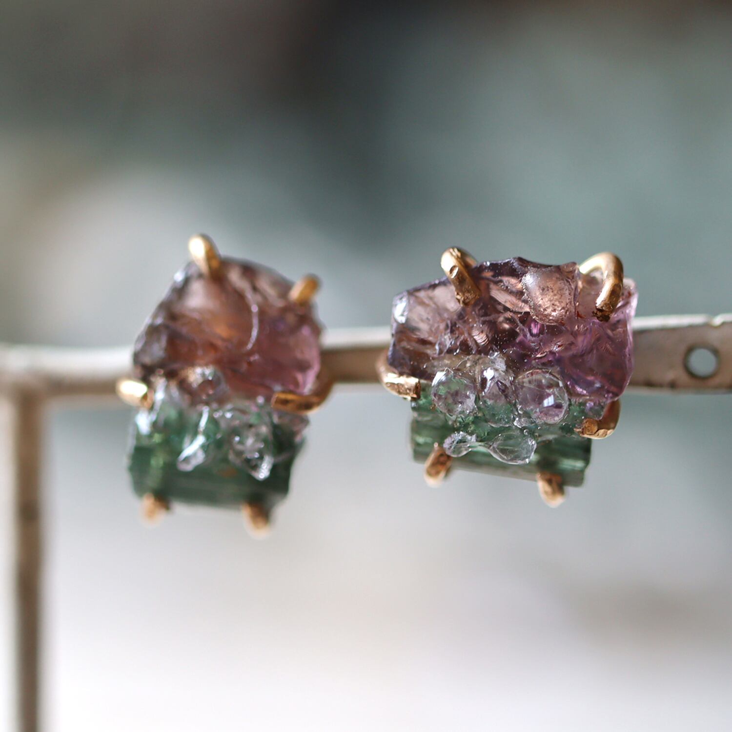 原石スピネルとトルマリンのピアス | witch/花石:鉱物植物アクセサリー