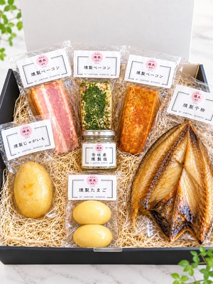 島の恵みセット（ギフトBOX入）｜燻製ギフト 　ベーコン・干物・燻製たまご・じゃがいも・お取り寄せ　お中元