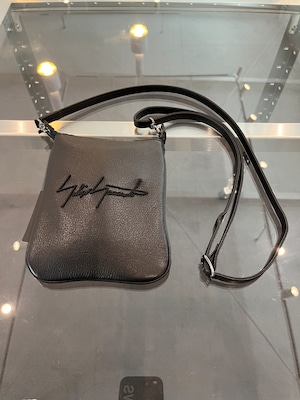 Signature pouch sacoche