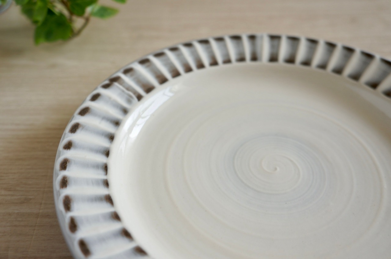 小石原焼　蔵人窯　リム付き洋皿（大）刷毛目　②　[29-467]