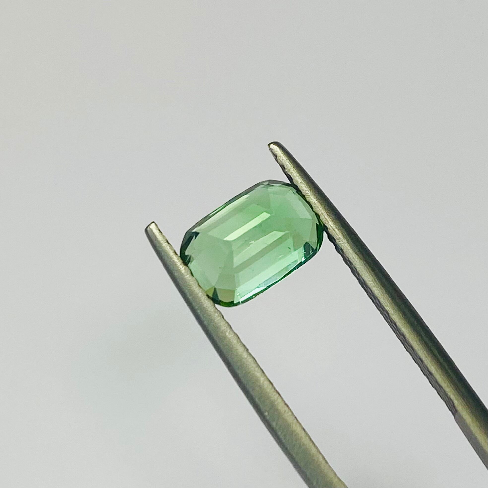 ミント、シーフォームグラデーションの楽しいトルマリン