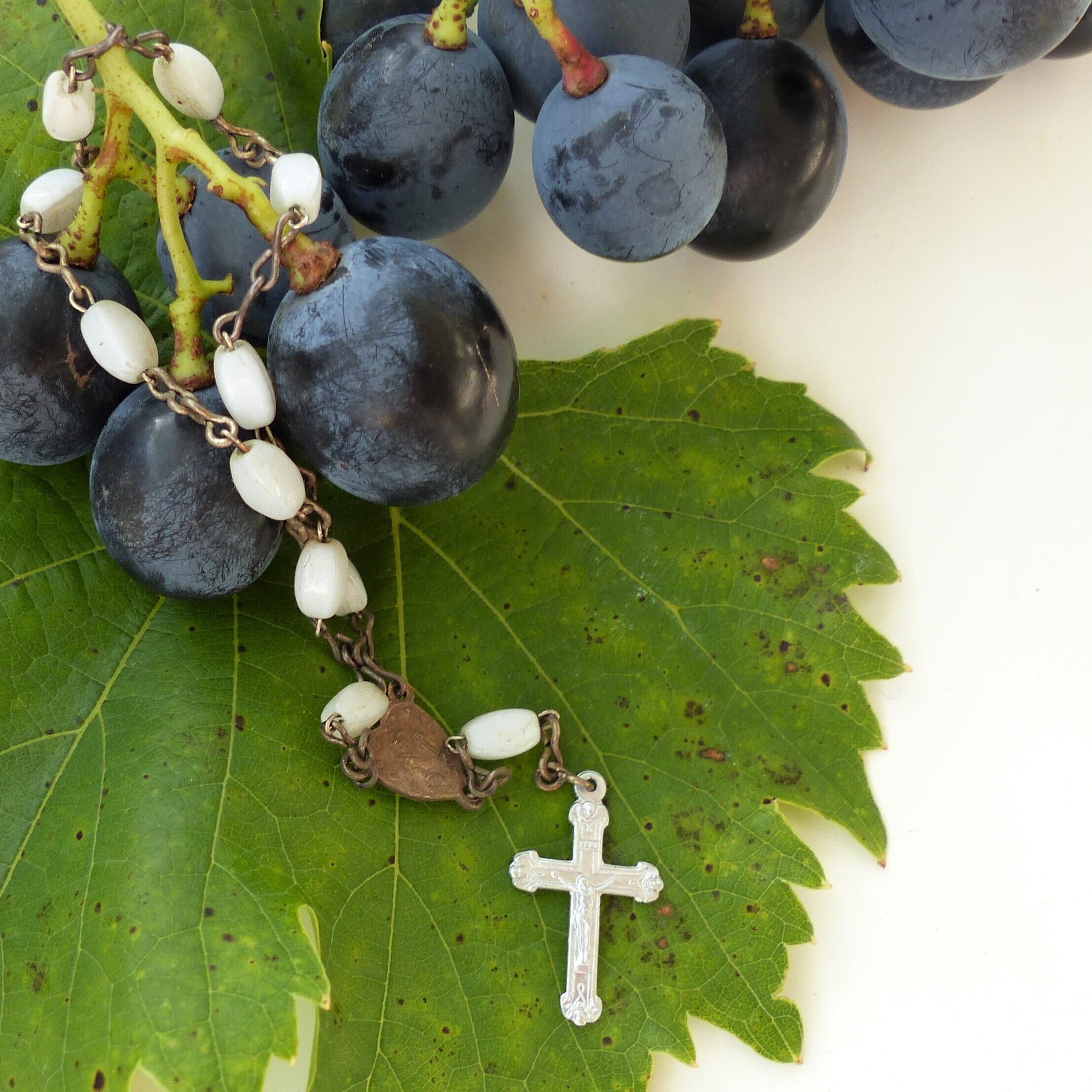 乳白色ガラスのディゼンヌ フランス