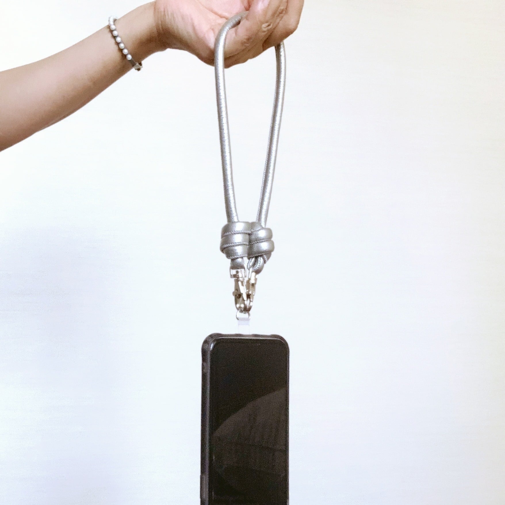 レザーコードハンドストラップ（シルバー） | Allamanda-leather