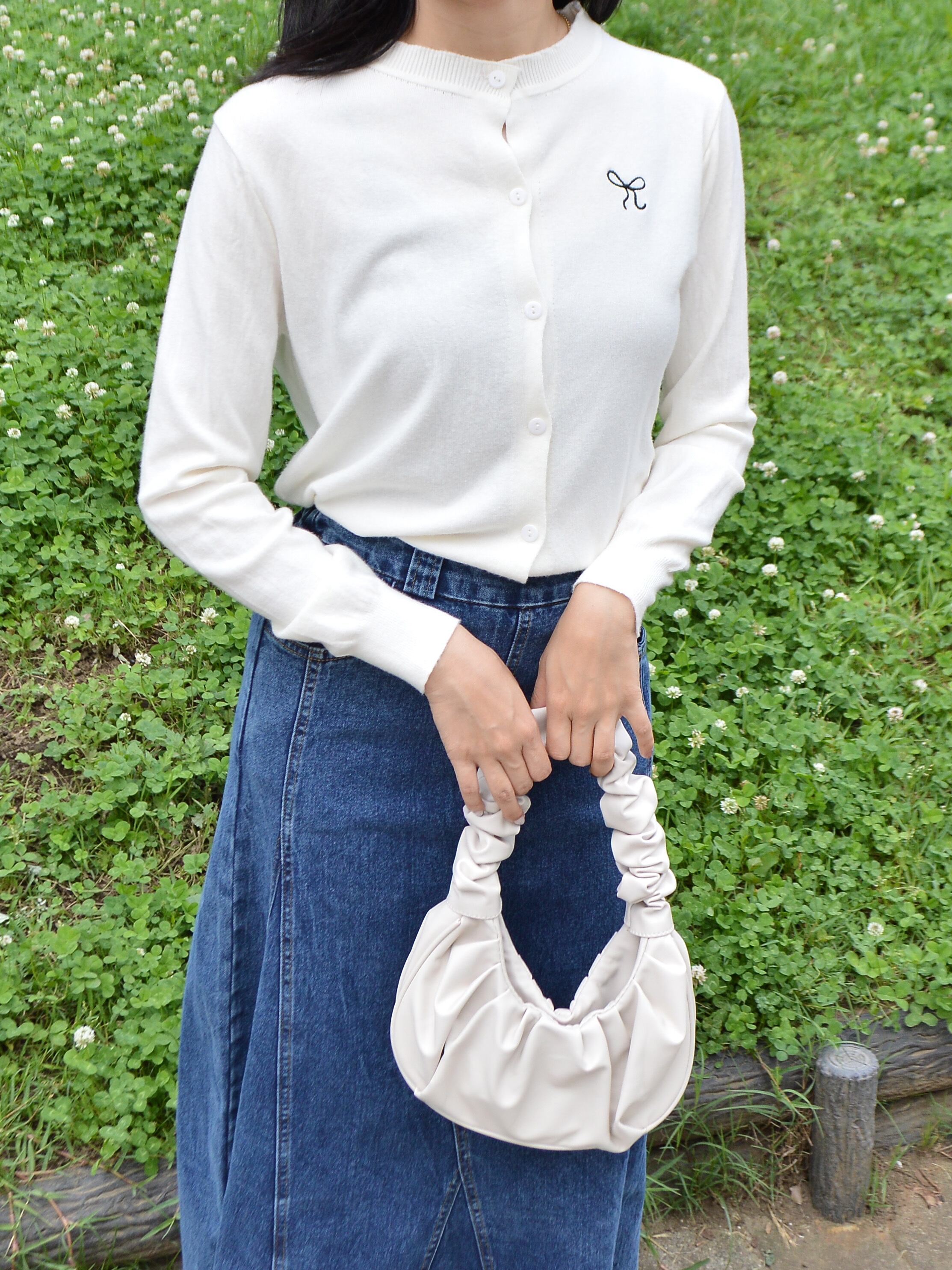 930252 リボン刺繍カーディガン | &soiree アンドソワレ