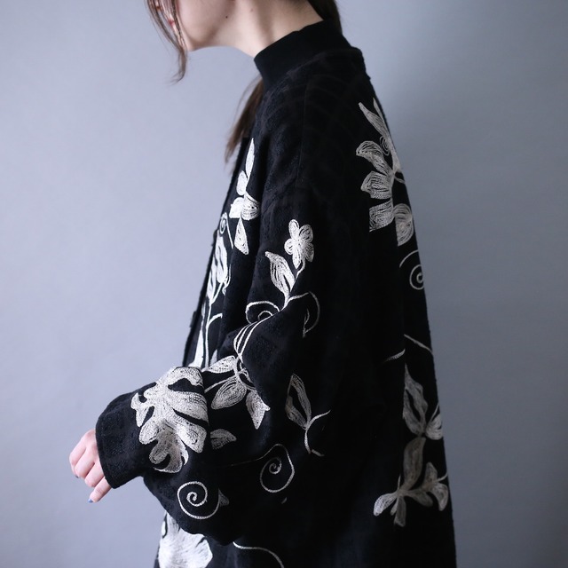 "刺繍×花" monotone coloring XXXX over silhouette jacket