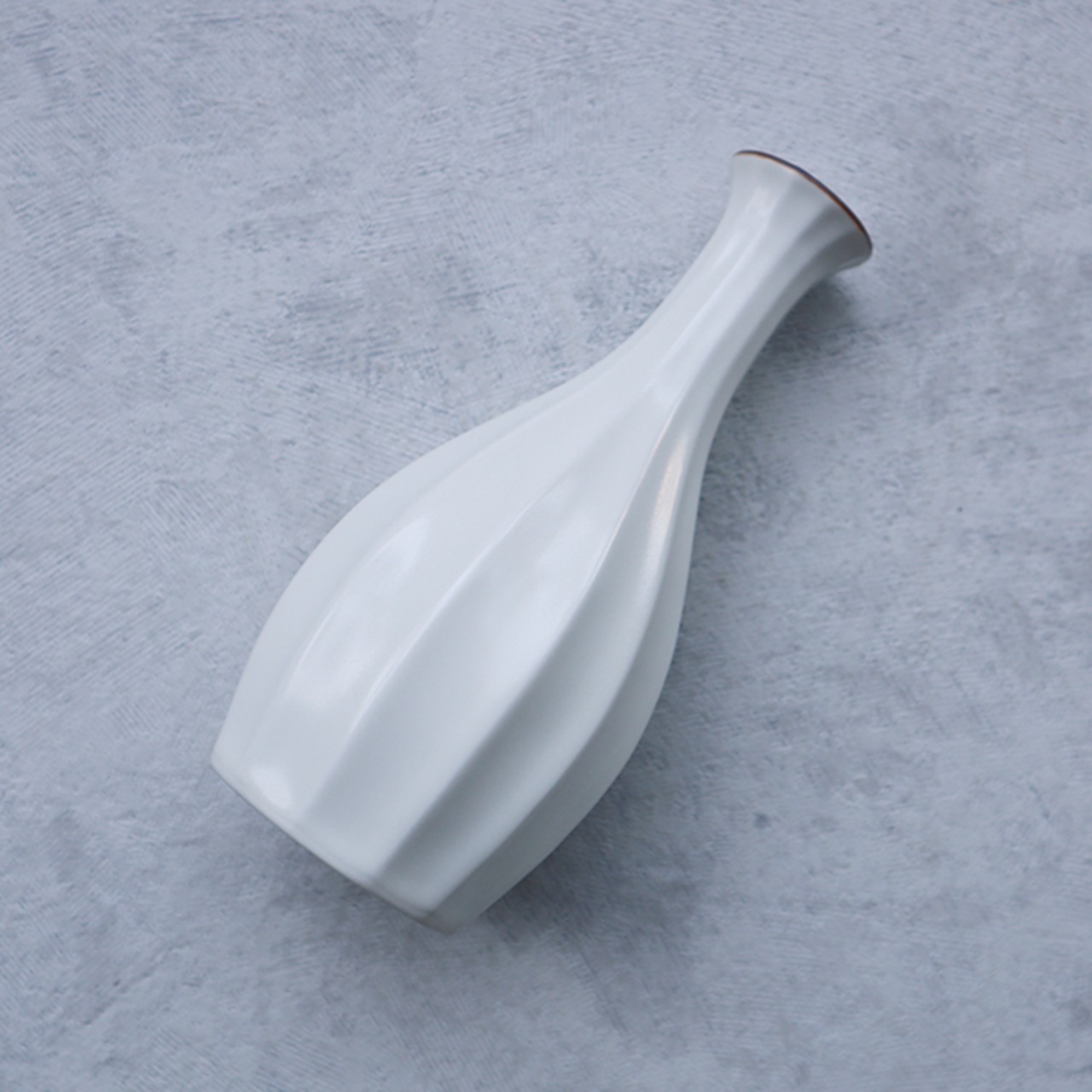 有田焼　１合徳利　面取　（白マット渕錆）