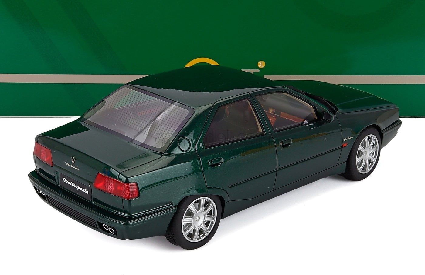 ミニカー 1/18 マセラティ クアトロポルテ CULT-SCALE MODELS 1/18