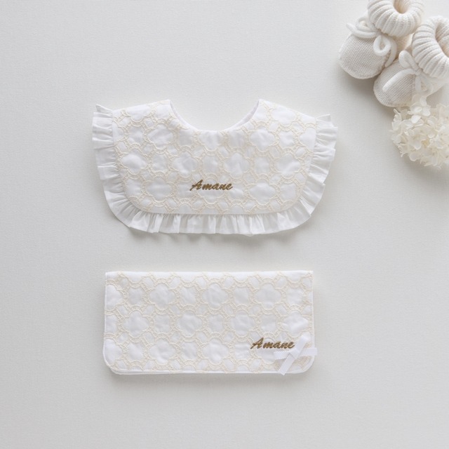 フラワーリング　スクエアフリル スタイ ハンカチセット