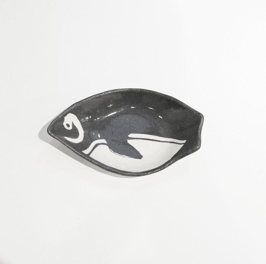 【ぶんのまお】泳ぐマゼランペンギン小皿 左向き5