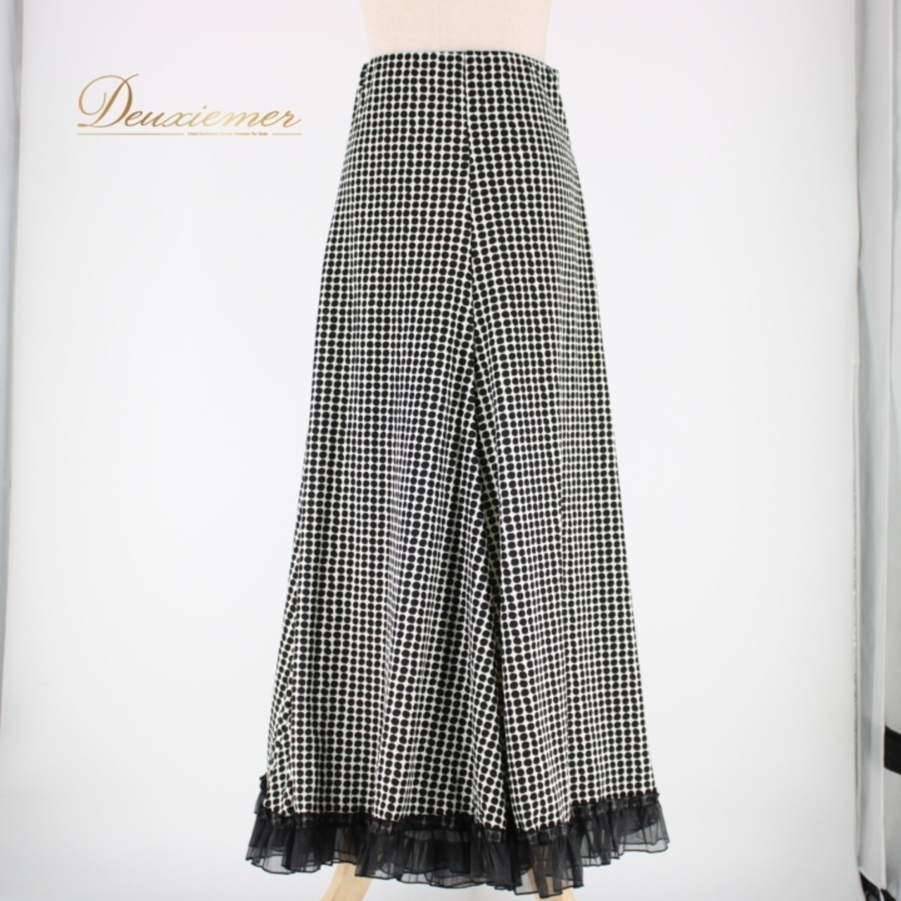 社交ダンス 衣装 スタンダード スカート レッスンウェア オールシーズン 水玉 ドット 黒 白 ブラック系 ホワイト系 フリル 練習着 バイカラー レトロ かわいい スカート丈89.5cm ゴムウエスト 伸縮性 有り ドット柄 ダンス衣装 かわいいデザイン おしゃれ 練習用 フレアスカート トレーニング用 カジュアル コーディネート 安い