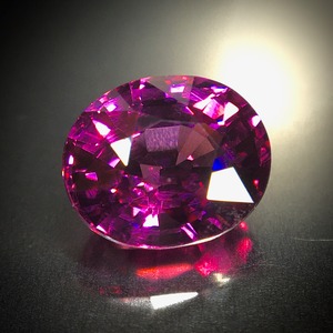 芳醇な”ラズベリーレッド”の輝き 2.4ct 天然 ロードライト ガーネット