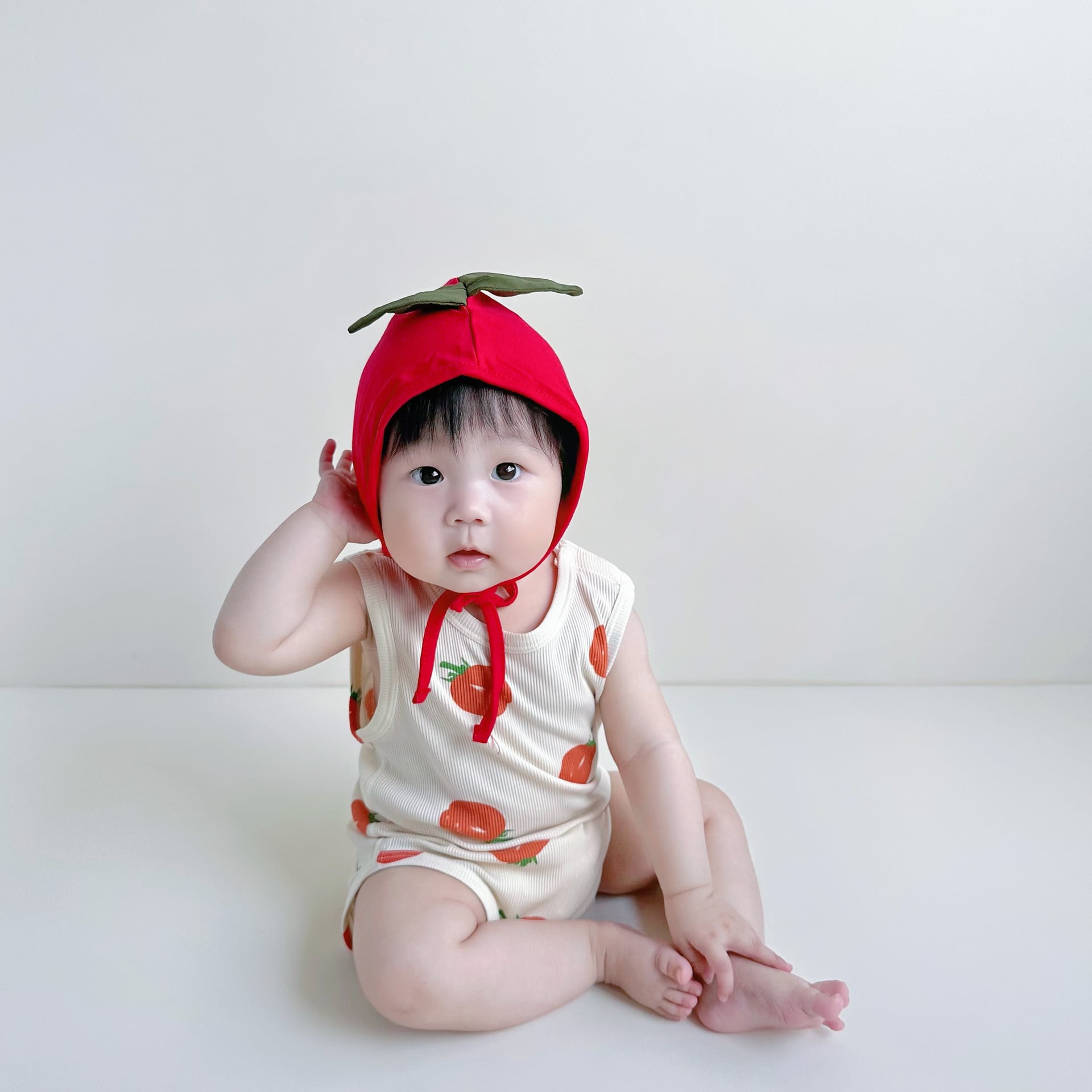 BABY】トマトノースリーブロンパース＆帽子 | Betty
