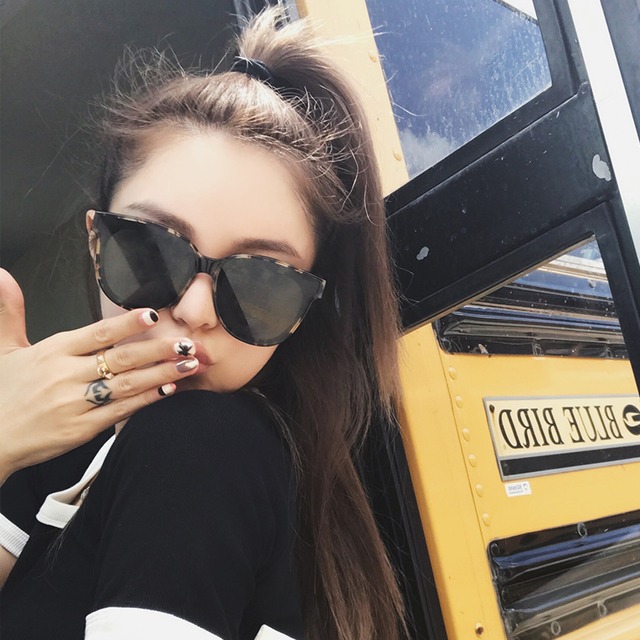 同じレトロな丸い顔の個性を持つ星ワイルドドライビングクールなハンサムなプレートサングルバージョンのネットレッド新しいサングルトレンド ブラック・アイド・ピーズ96820460400