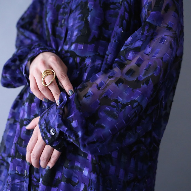 block and flower pattern over silhouette see-through shirt