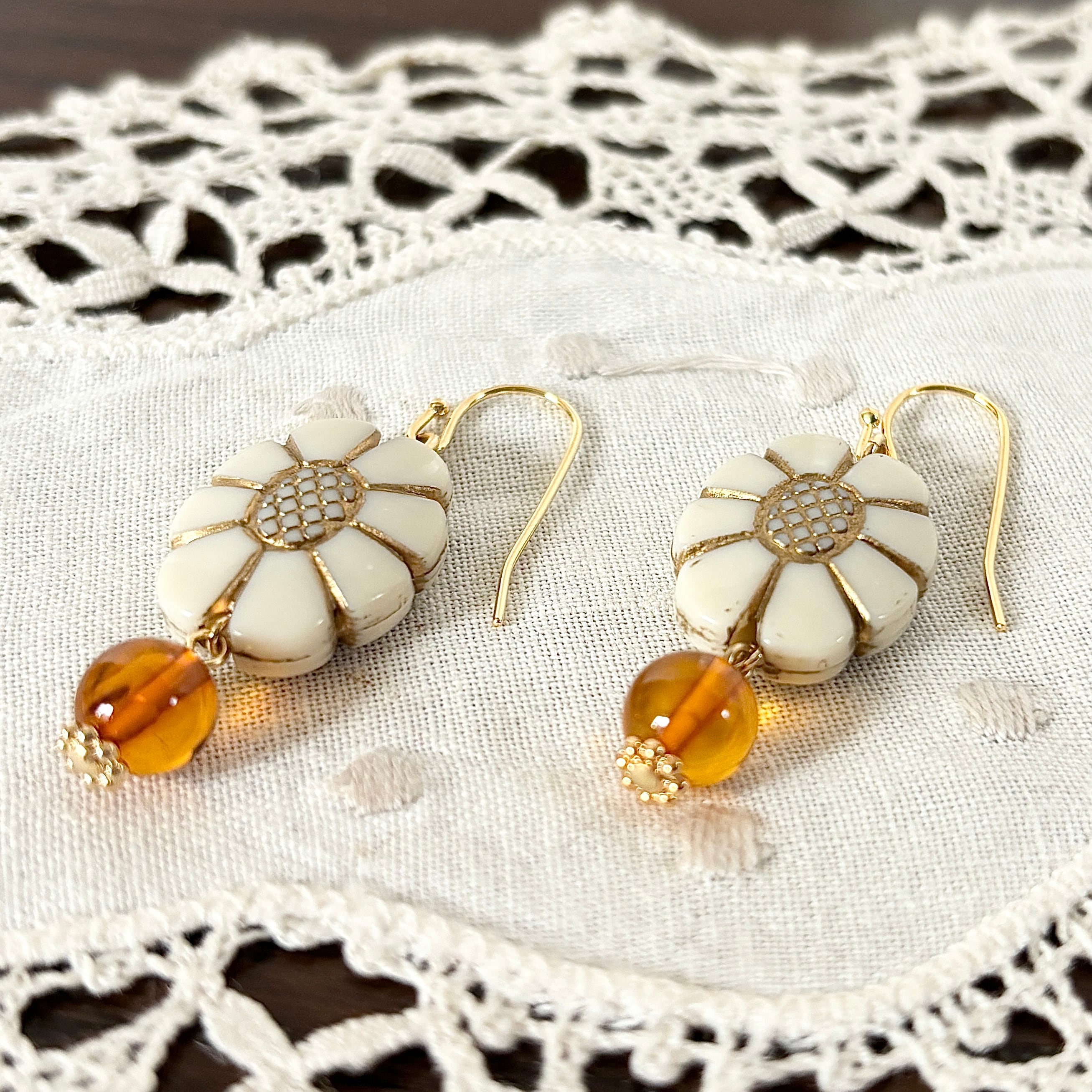 再販1点のみ No.632 ドイツビーズのハンドメイドピアス イヤリング